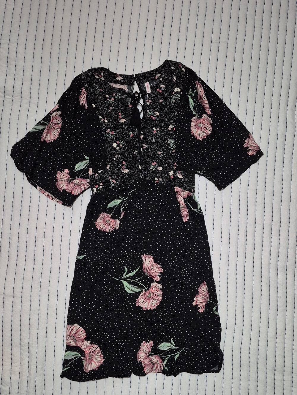 🌼4/$10 - Black Floral Tie-Back Dress
